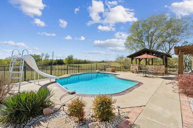 5646 County Road 2909, Dodd City, TX 75438