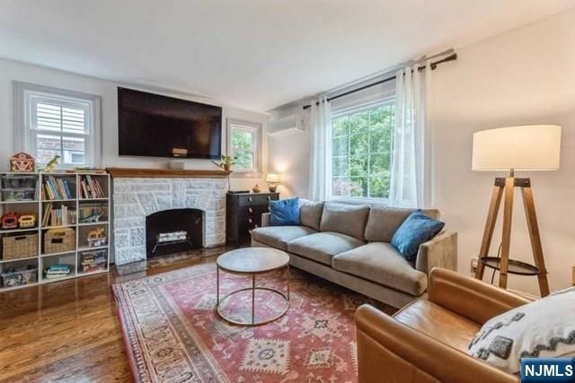 1125 W Laurelton Parkway, Teaneck, NJ 07666