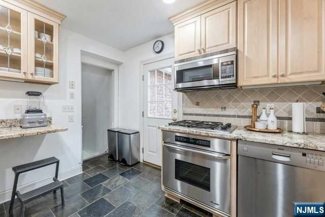 1125 W Laurelton Parkway, Teaneck, NJ 07666