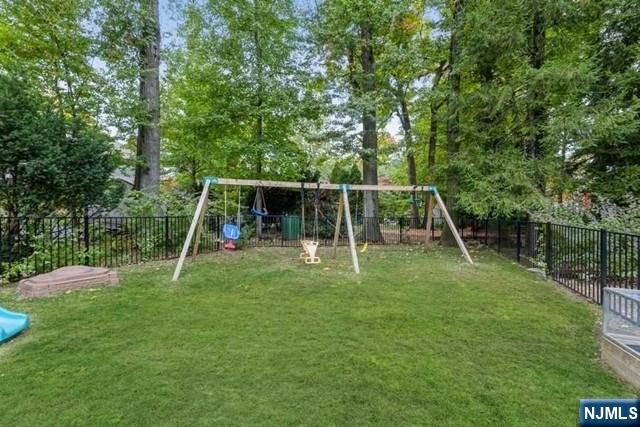 1125 W Laurelton Parkway, Teaneck, NJ 07666