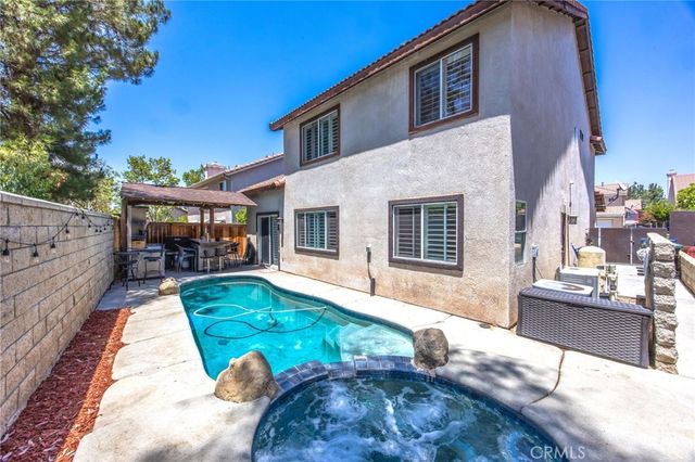 142 Tamarack Dr, Corona, CA 92881