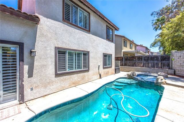 142 Tamarack Dr, Corona, CA 92881