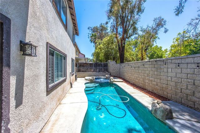 142 Tamarack Dr, Corona, CA 92881