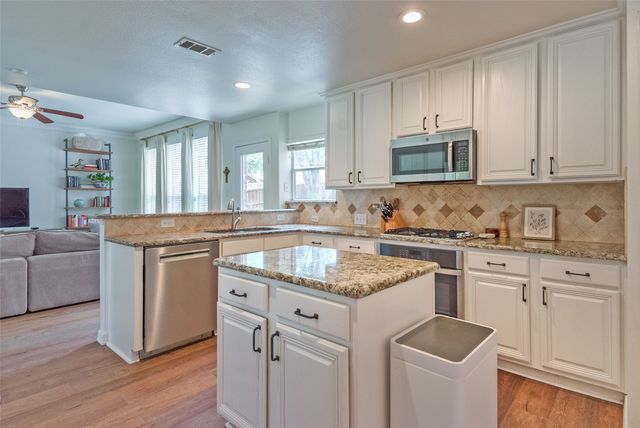 3922 Rolling Oaks Drive, Carrollton, TX 75007