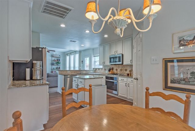 3922 Rolling Oaks Drive, Carrollton, TX 75007