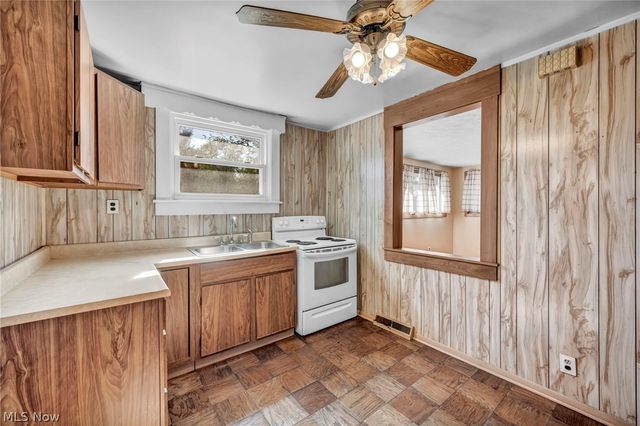 224 Kenyon Road, Eastlake, OH 44095