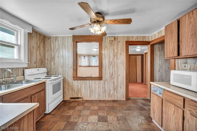 224 Kenyon Road, Eastlake, OH 44095