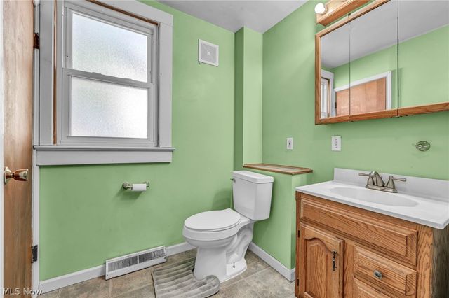 224 Kenyon Road, Eastlake, OH 44095