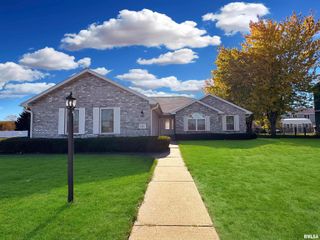 1600 KINGSBURY Road, Washington, IL 61571