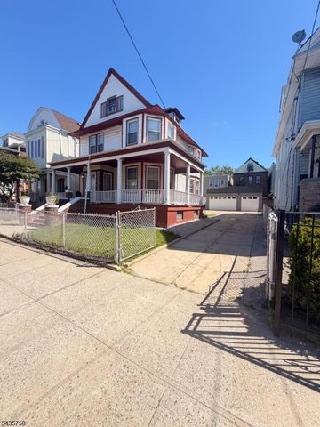 52 Warner Ave, Jersey City, NJ 07305
