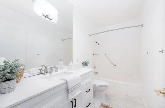 424 Stratford Court, Del Mar, CA 92014