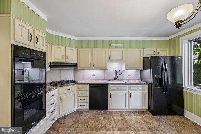 12 WINDSOR CIR, Springfield, PA 19064