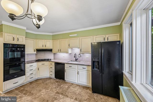 12 WINDSOR CIR, Springfield, PA 19064