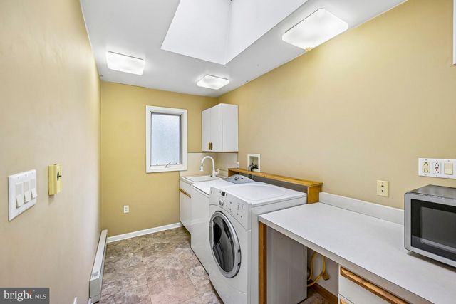12 WINDSOR CIR, Springfield, PA 19064