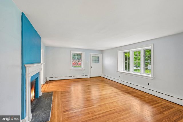 12 WINDSOR CIR, Springfield, PA 19064