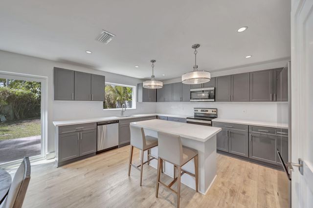 5631 NW 43rd Way, Coconut Creek, FL 33073