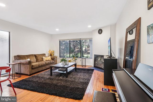 627 SAYRE DR, Princeton, NJ 08540