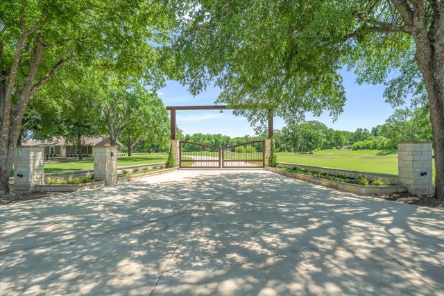 900 VZ County Road 3414, Wills Point, TX 75169
