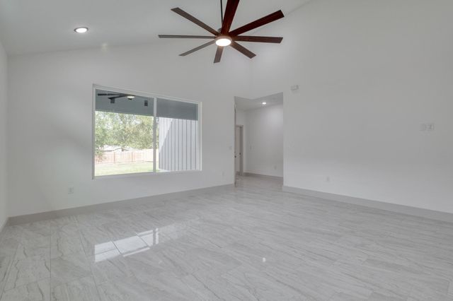 202 Washington ST, Elgin, TX 78621