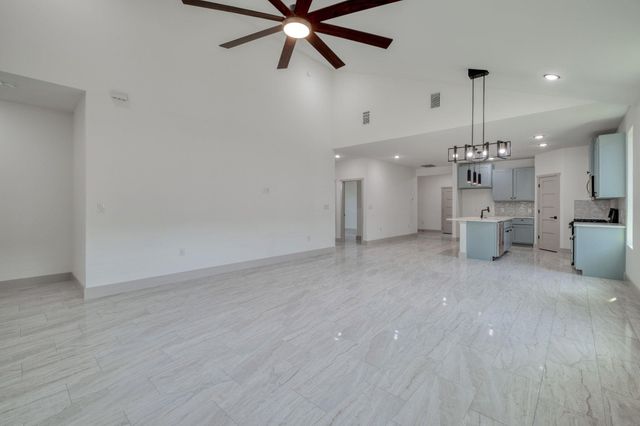 202 Washington ST, Elgin, TX 78621