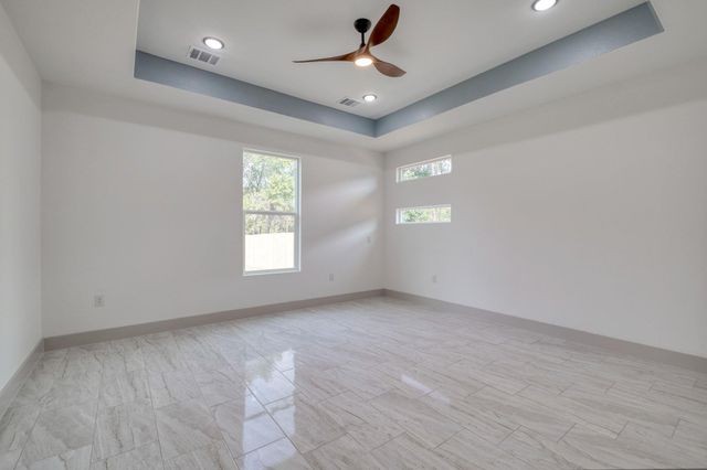 202 Washington ST, Elgin, TX 78621