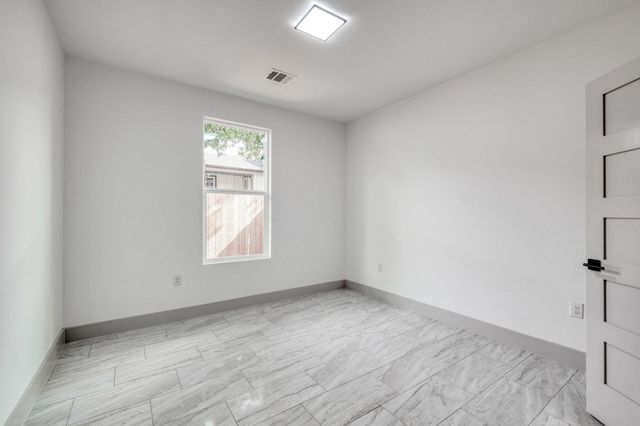 202 Washington ST, Elgin, TX 78621