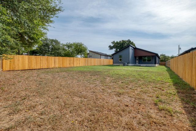 202 Washington ST, Elgin, TX 78621