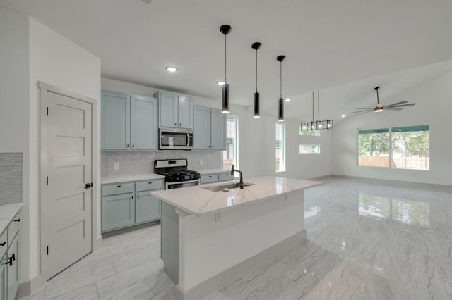 202 Washington ST, Elgin, TX 78621