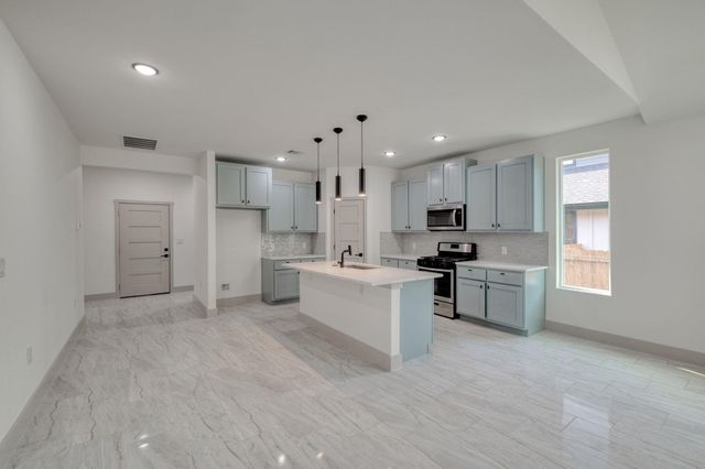 202 Washington ST, Elgin, TX 78621