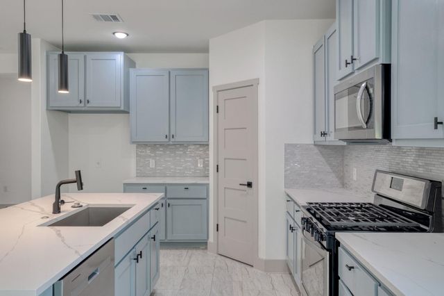 202 Washington ST, Elgin, TX 78621