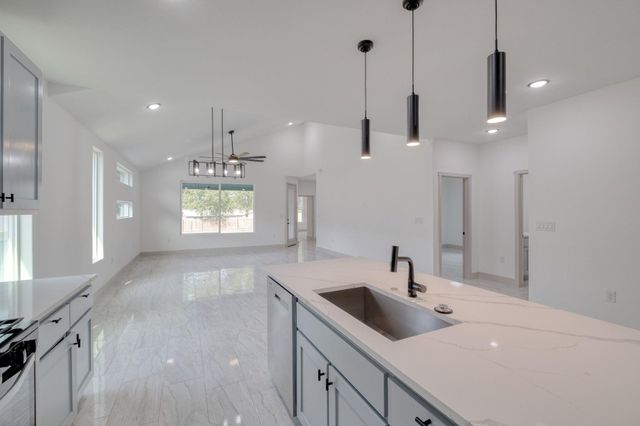 202 Washington ST, Elgin, TX 78621