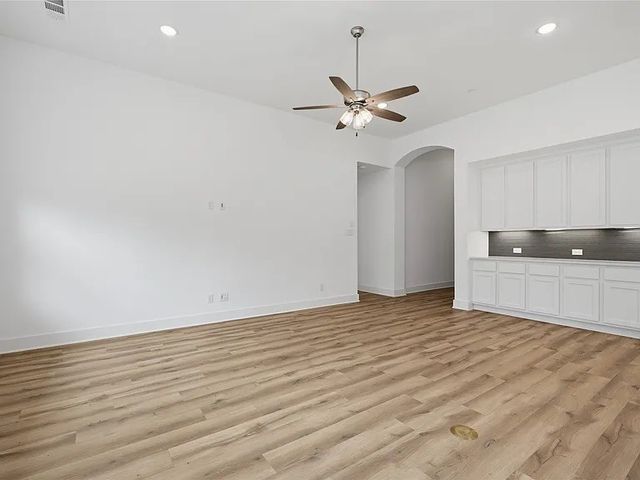 1616 Mcdougall Creek, Van Alstyne, TX 75495