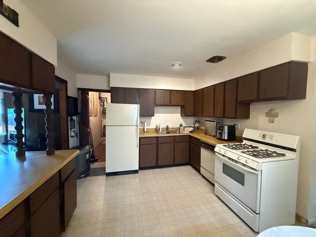 2310 Jethro Avenue, Zion, IL 60099