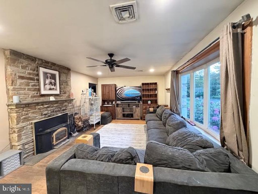 844 BROWNSVILLE RD, Langhorne, PA 19047