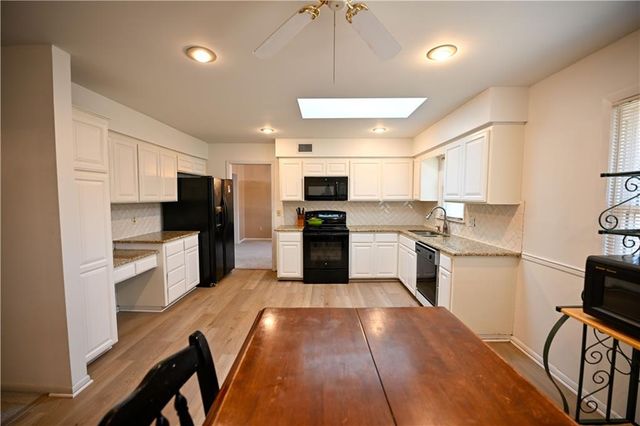 909 Tam O'Shanter Street, Kansas City, MO 64145