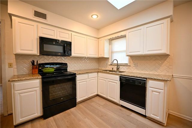 909 Tam O'Shanter Street, Kansas City, MO 64145