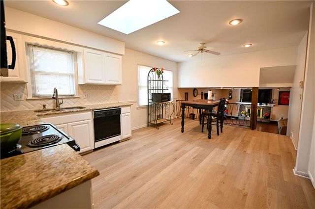 909 Tam O'Shanter Street, Kansas City, MO 64145