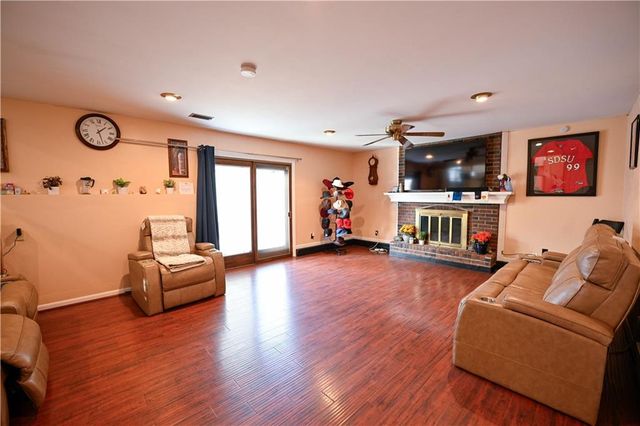 909 Tam O'Shanter Street, Kansas City, MO 64145