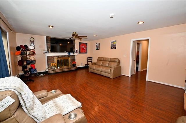 909 Tam O'Shanter Street, Kansas City, MO 64145