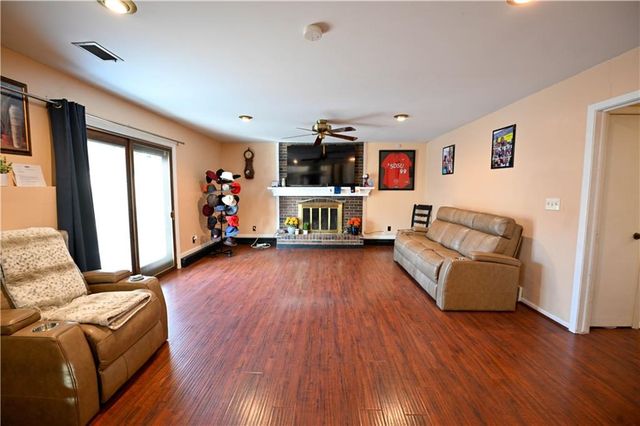 909 Tam O'Shanter Street, Kansas City, MO 64145