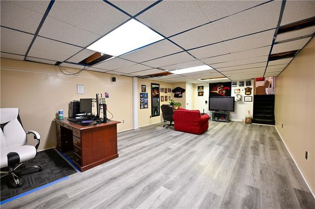 909 Tam O'Shanter Street, Kansas City, MO 64145