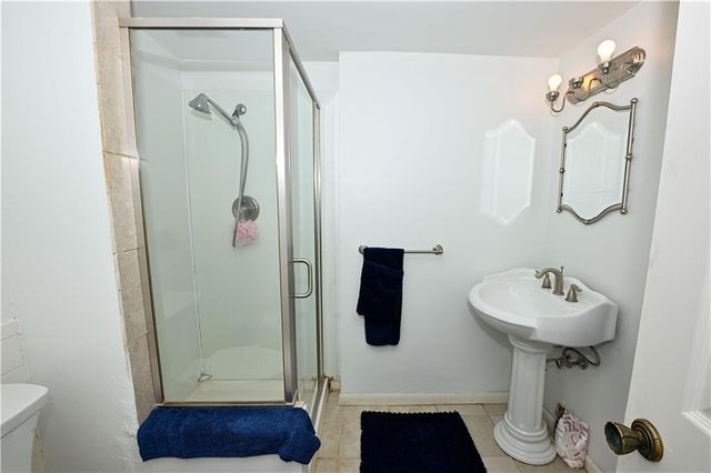 909 Tam O'Shanter Street, Kansas City, MO 64145