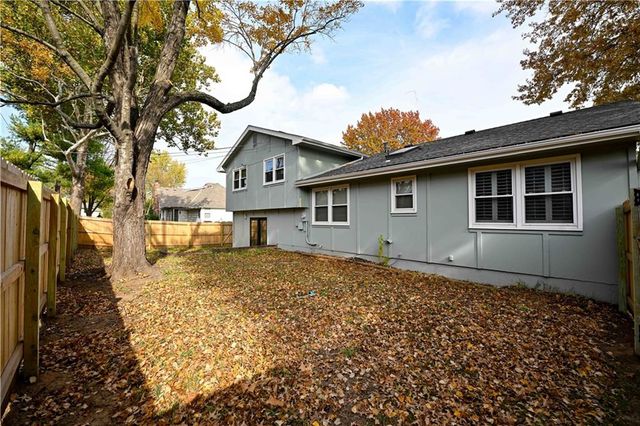 909 Tam O'Shanter Street, Kansas City, MO 64145