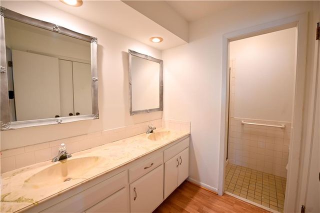 909 Tam O'Shanter Street, Kansas City, MO 64145