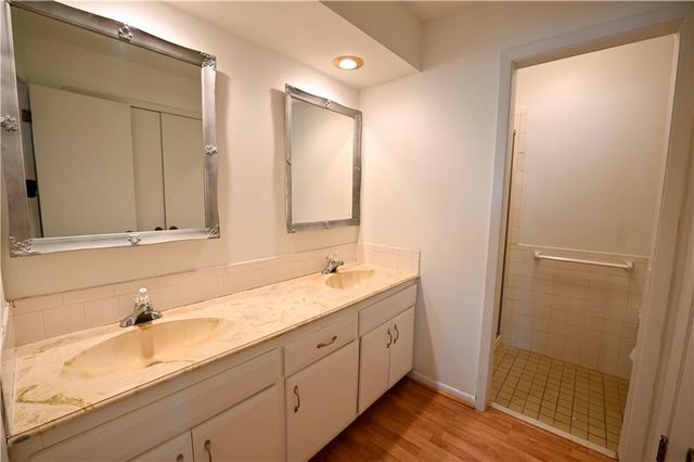 909 Tam O'Shanter Street, Kansas City, MO 64145