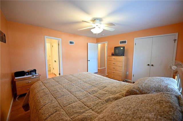 909 Tam O'Shanter Street, Kansas City, MO 64145