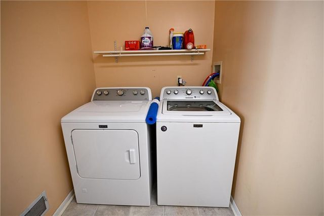 909 Tam O'Shanter Street, Kansas City, MO 64145