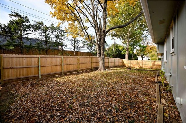 909 Tam O'Shanter Street, Kansas City, MO 64145