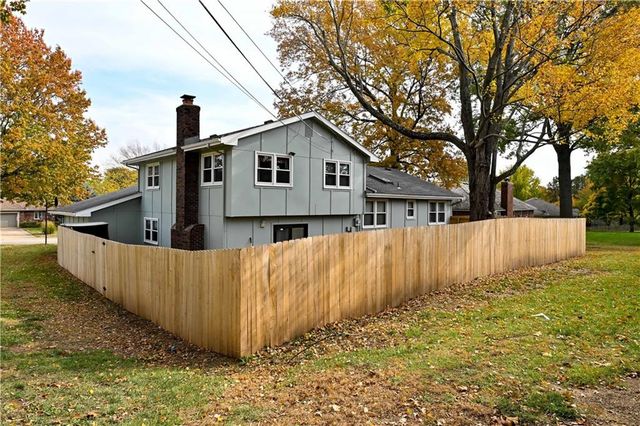 909 Tam O'Shanter Street, Kansas City, MO 64145