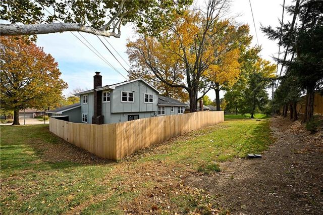 909 Tam O'Shanter Street, Kansas City, MO 64145